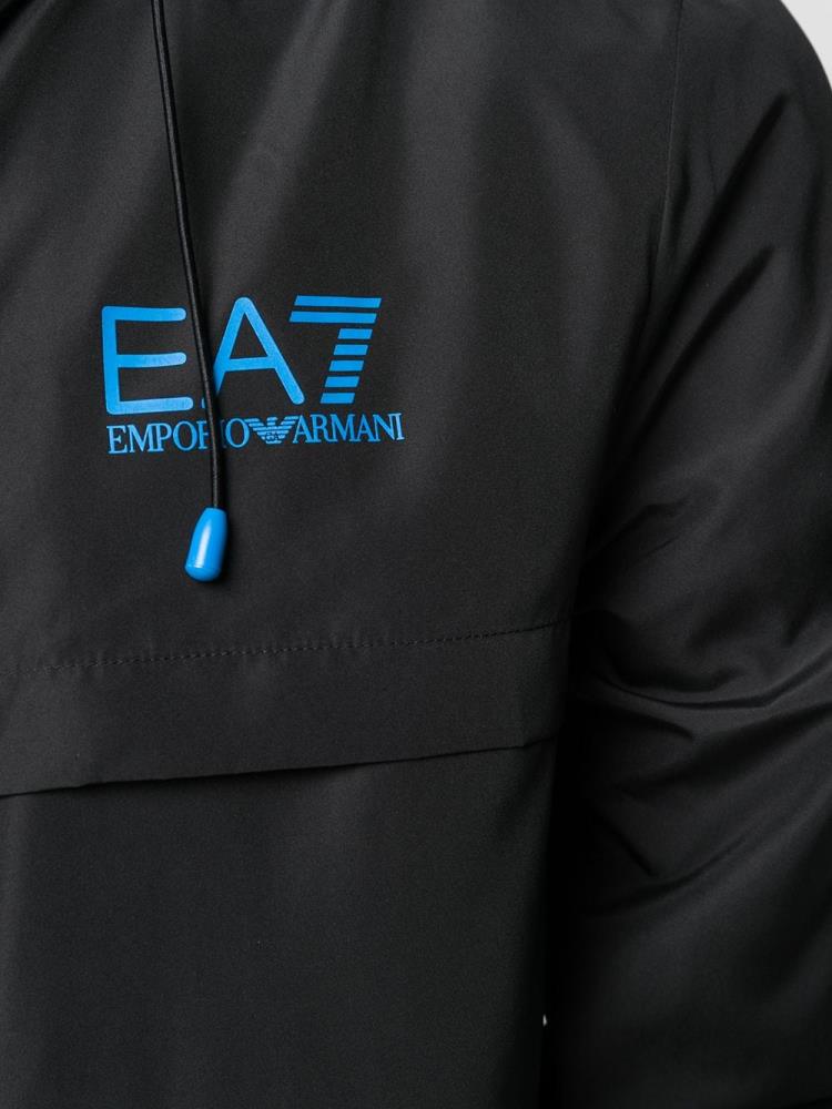 Armani Ea7 Emporio Armani Layered Style Printed Logo Windbreaker Plašči Moški Črne | C5P9ZKWV